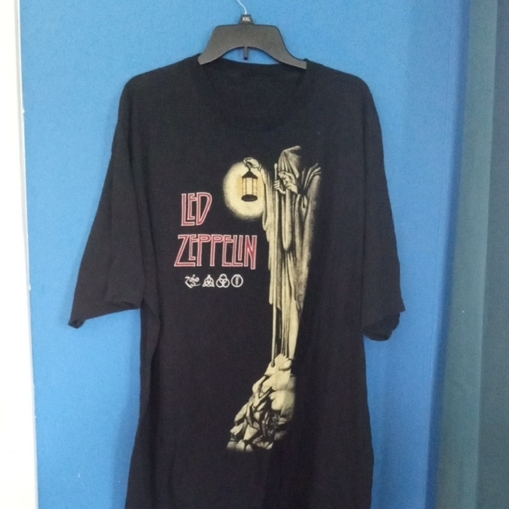Led Zeppelin Black Short Sleeve Tee with Vintage Graphic